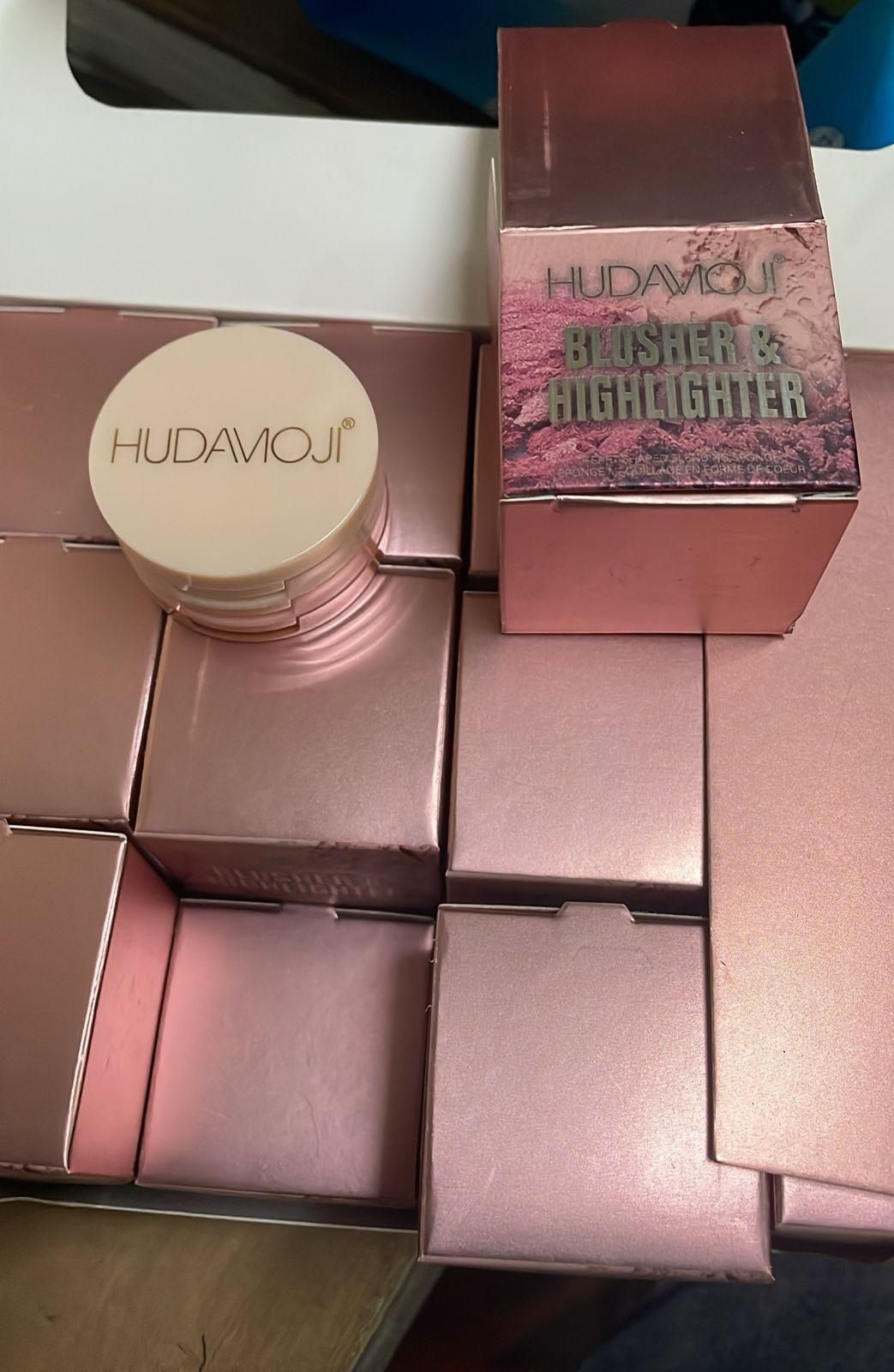 Huda Beauty 3 in 1 face blusher and highlighter in shimmering rose packaging